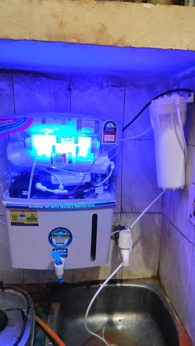 Open RO purifier being checked after installation